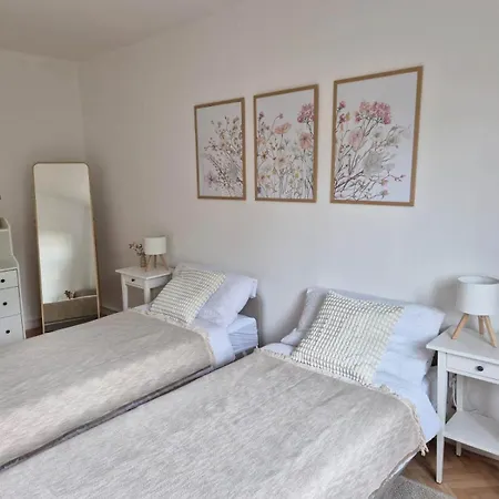 - Self Check In - Airport Osr Mosnov Appartement *